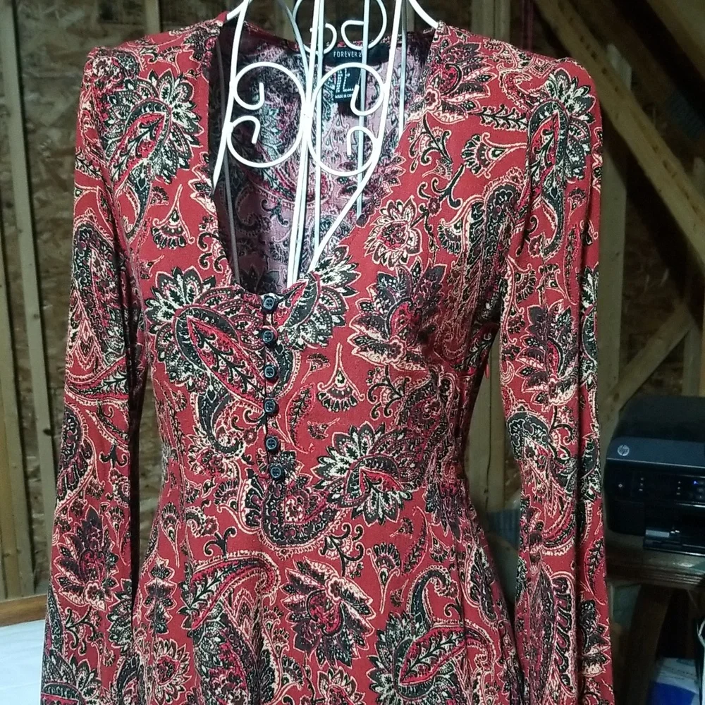 Forever 21 rust paisley print dress. Size small - Picture 2 of 9